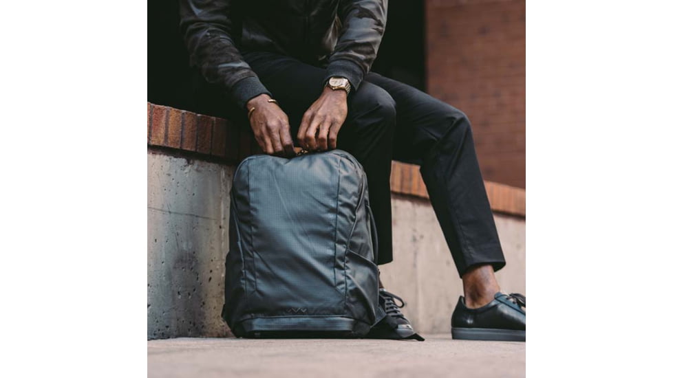 SOG Specialty Knives &amp; Tools Surrept/16 Cs Daypack - Charcoal - 89-71-01-31