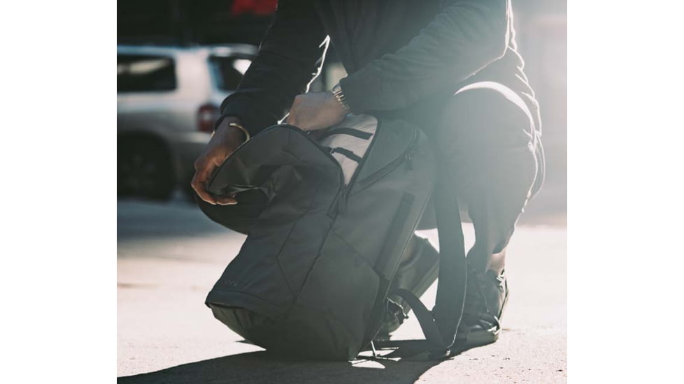 SOG Specialty Knives &amp; Tools Surrept/24 Cs Daypack - Charcoal - 89-71-03-31