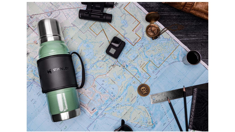 Stanley The Quadvac Thermal Bottle, Hammertone Green, 1.1qt / 1.0L, 10-09841-001