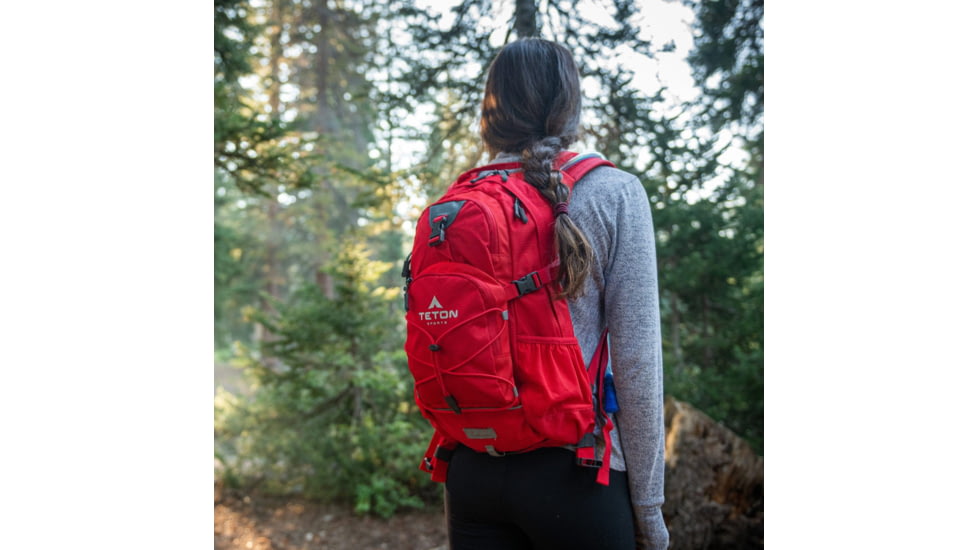 TETON Sports Oasis 18L Hydration Pack with 2L Bladder, Stark Red, 2101SCSR