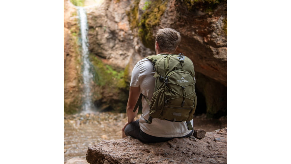 TETON Sports Oasis 22L Hydration Pack with 3L Bladder, Olive, 2102SCOL