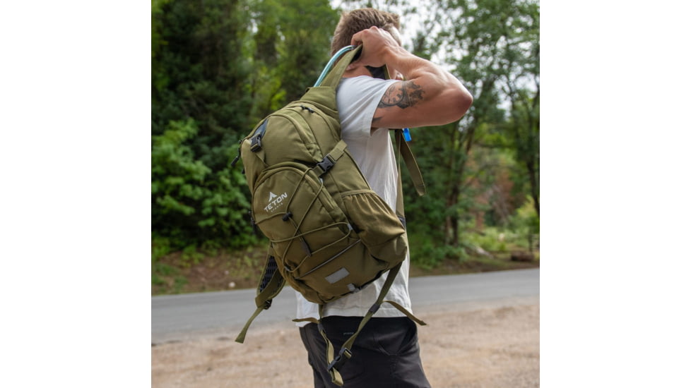 TETON Sports Oasis 22L Hydration Pack with 3L Bladder, Olive, 2102SCOL