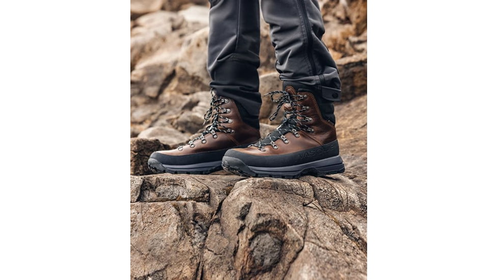 Vasque ST Elias XT Hiking Boots - Mens, Brown, 8.5, Medium, 07286M 085