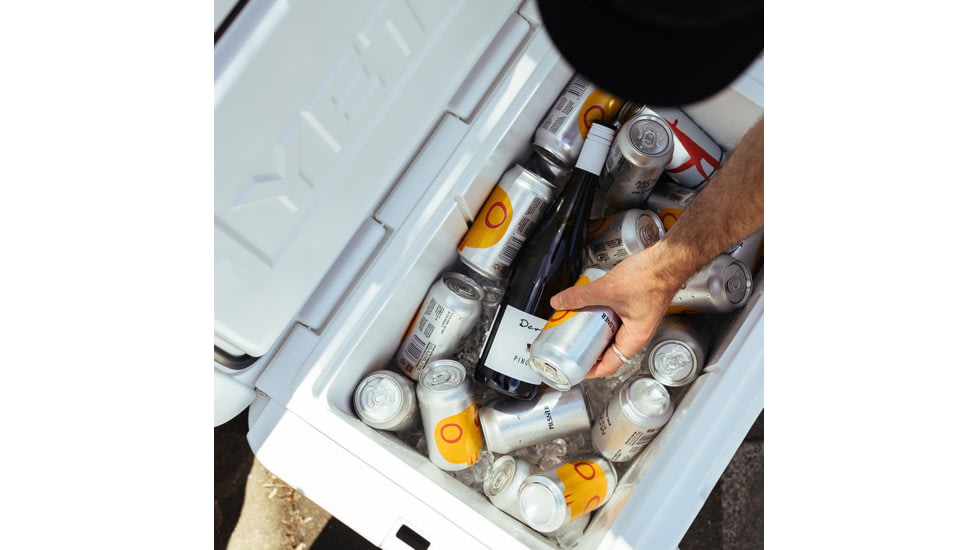 Yeti Tundra 35 Hard Cooler, Big Wave Blue, 35 Quart, 10035400000