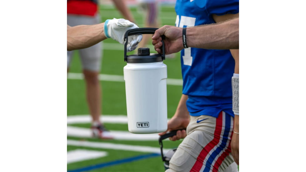 Yeti Silo Half Gallon Jug w/MagDock Chug Cap